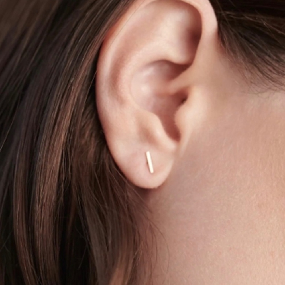 14K WHITE GOLD PAIR STAPLE STUDS